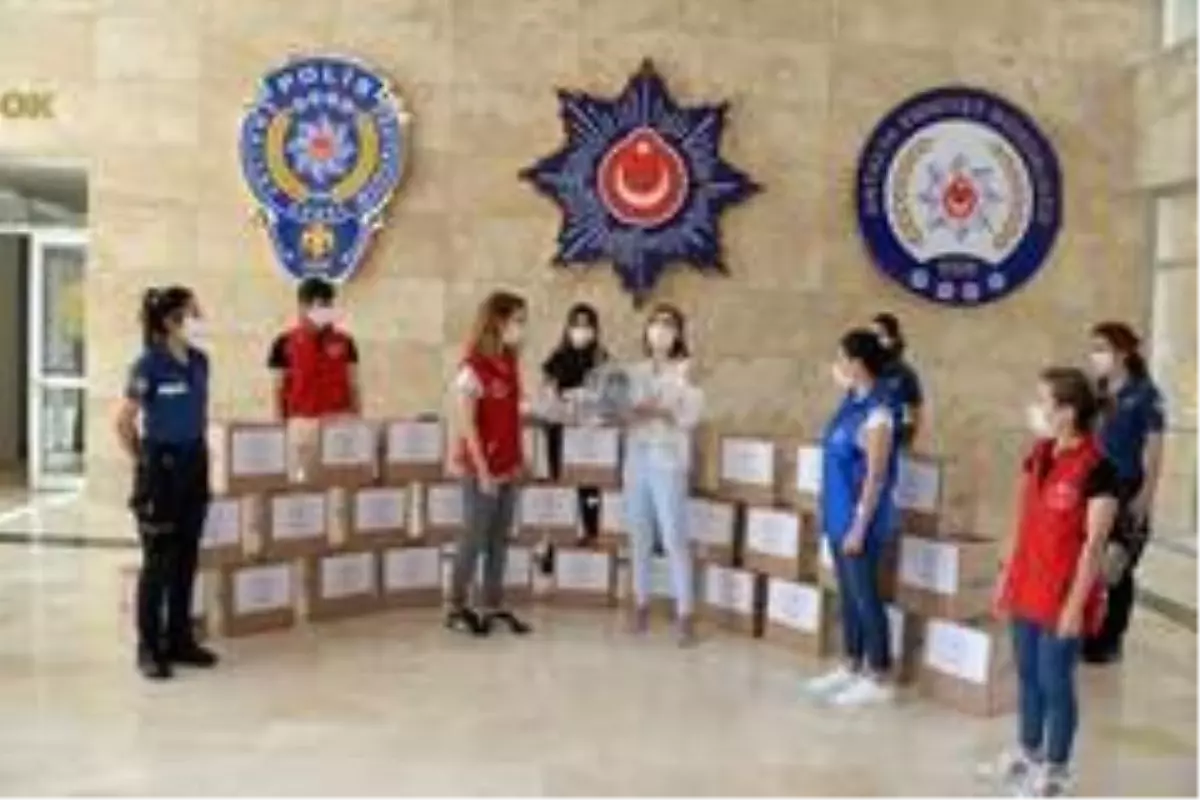 Polis eşlerinden gece görevindeki polislere ikram