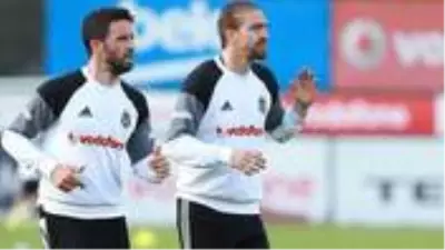 Sergen Yalçın, Gökhan Gönül ve Caner Erkin'le yeni sözleşme görüşmelerinin sezon sonunda yapılacağını söyledi Sergen Yalçın, Gökhan Gönül ve Caner Erkin'le yeni sözleşme görüşmelerinin sezon sonunda yapılacağını söyledi