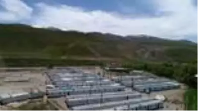 Başkale'de depremzedeler için 1389 konteyner kuruldu Başkale'de depremzedeler için 1389 konteyner kuruldu