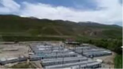 Başkale'de depremzedeler için 1389 konteyner kuruldu Başkale'de depremzedeler için 1389 konteyner kuruldu