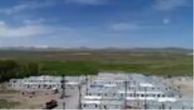 Başkale'de depremzedeler için 1389 konteyner kuruldu Başkale'de depremzedeler için 1389 konteyner kuruldu