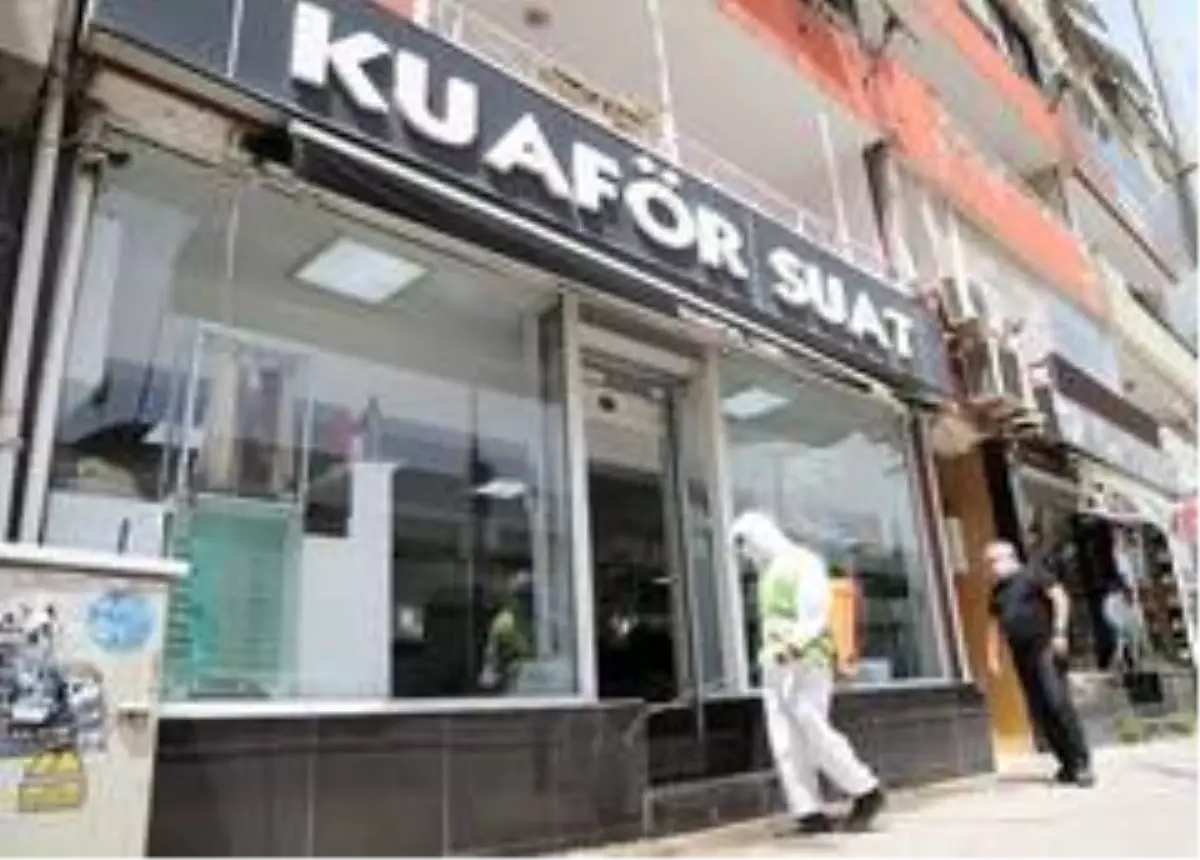 Berber ve kuaförlerde aralıksız dezenfeksiyon işlemi