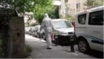 Berberden Koruyucu kıyafet ve maskeyle yaşlı vatandaşlara traş hizmeti Berberden Koruyucu kıyafet ve maskeyle yaşlı vatandaşlara traş hizmeti