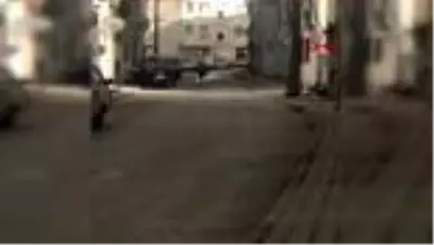 Bursa'da sokağa çıkma yasağında silahlı saldırı 1 yaralı Bursa'da sokağa çıkma yasağında silahlı saldırı 1 yaralı