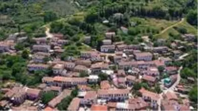 Sessizliğe bürünen 'kıyamet köyü' koronavirüs sonrasına hazırlanıyor Sessizliğe bürünen 'kıyamet köyü' koronavirüs sonrasına hazırlanıyor