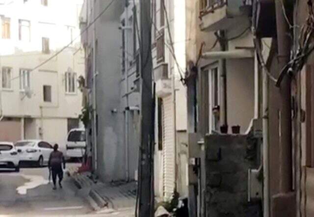 Sokağa çıkma kısıtlamasında bir kişi tüfekle ağır yaralandı! O anlar saniye saniye kaydedildi