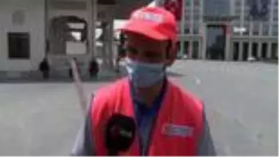 Süpürgeci Cevat bir fotoğraf karesi ile gönüllerde taht kurdu Süpürgeci Cevat bir fotoğraf karesi ile gönüllerde taht kurdu