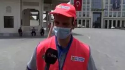 Temizlik görevlisi Cevat bir fotoğraf karesi ile gönüllerde taht kurdu Temizlik görevlisi Cevat bir fotoğraf karesi ile gönüllerde taht kurdu