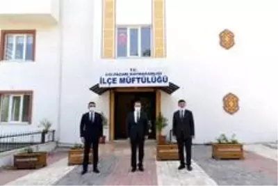 Vali Şentürk, koruyucu aileyi ziyaret etti Vali Şentürk, koruyucu aileyi ziyaret etti