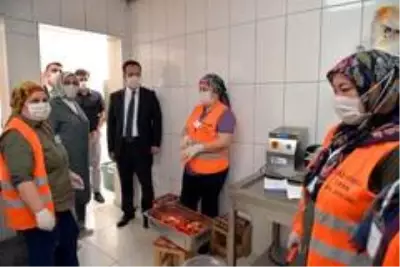 Vali Şentürk, koruyucu aileyi ziyaret etti Vali Şentürk, koruyucu aileyi ziyaret etti