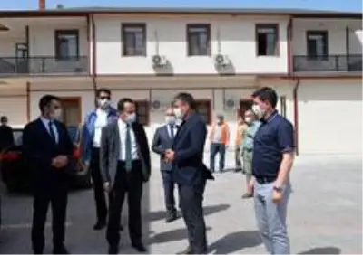 Vali Şentürk, koruyucu aileyi ziyaret etti Vali Şentürk, koruyucu aileyi ziyaret etti
