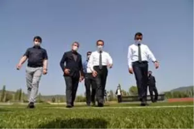 Vali Şentürk, koruyucu aileyi ziyaret etti Vali Şentürk, koruyucu aileyi ziyaret etti