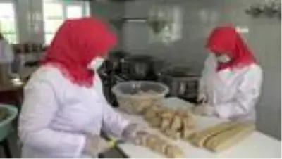 11 kadın çiftçi hem tarlalarında üretiyor hem de mamul haline getiriyor 11 kadın çiftçi hem tarlalarında üretiyor hem de mamul haline getiriyor