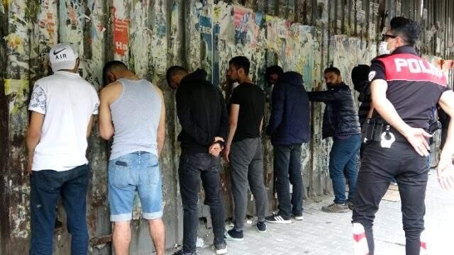 İstanbul'da 'Bu kadar da olmaz' dedirten olay! Polis anında cezayı kesti İstanbul'da 'Bu kadar da olmaz' dedirten olay! Polis anında cezayı kesti