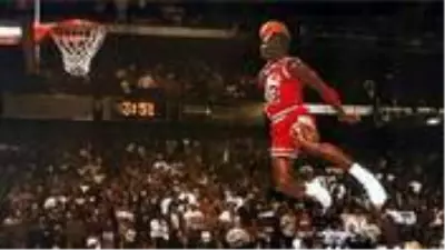 NBA efsanesi Michael Jordan'ın ayakkabıları 560 bin dolara satıldı NBA efsanesi Michael Jordan'ın ayakkabıları 560 bin dolara satıldı