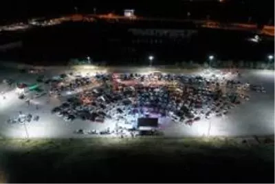 Nevşehir'de yüzlerce araç 'Arabalı Sinema' etkinliğine katıldı Nevşehir'de yüzlerce araç 'Arabalı Sinema' etkinliğine katıldı