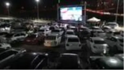 Nevşehir'de yüzlerce araç 'Arabalı Sinema' etkinliğine katıldı Nevşehir'de yüzlerce araç 'Arabalı Sinema' etkinliğine katıldı