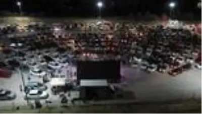 Nevşehir'de yüzlerce araç 'Arabalı Sinema' etkinliğine katıldı Nevşehir'de yüzlerce araç 'Arabalı Sinema' etkinliğine katıldı