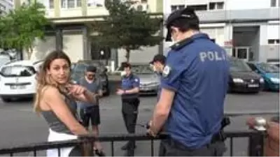 Polisin ceza yazdığı kadın gazeteciyi tehdit etti: Benim annem medya danışmanı, peşini bırakmayacağım Polisin ceza yazdığı kadın gazeteciyi tehdit etti: Benim annem medya danışmanı, peşini bırakmayacağım