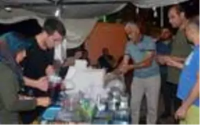 Rekor sıcaktan bunalanlar 'karlama'ya koştu, koronavirüs tedbirlerini unuttu Rekor sıcaktan bunalanlar 'karlama'ya koştu, koronavirüs tedbirlerini unuttu