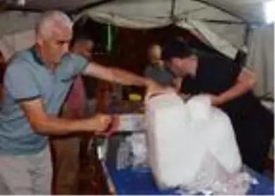 Rekor sıcaktan bunalanlar 'karlama'ya koştu, koronavirüs tedbirlerini unuttu Rekor sıcaktan bunalanlar 'karlama'ya koştu, koronavirüs tedbirlerini unuttu