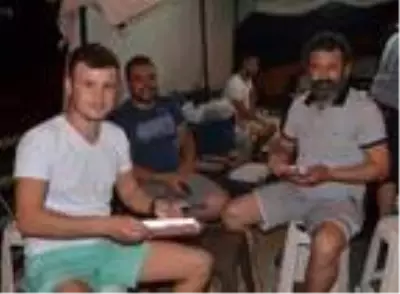 Rekor sıcaktan bunalanlar 'karlama'ya koştu, koronavirüs tedbirlerini unuttu Rekor sıcaktan bunalanlar 'karlama'ya koştu, koronavirüs tedbirlerini unuttu