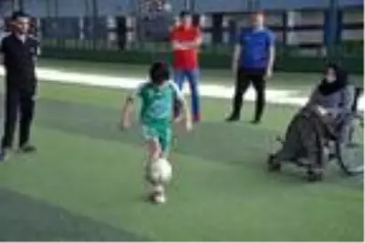 Suriyeli 9 yaşındaki Muhammed, Ronaldo gibi olmak için destek istiyor Suriyeli 9 yaşındaki Muhammed, Ronaldo gibi olmak için destek istiyor