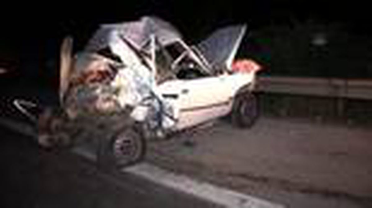 Tır otomobile çarptı: 1 ölü, 4 yaralı