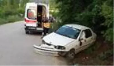 15 dakika arayla iki kez şarampole devrilen otomobil sürücüsü öldü
