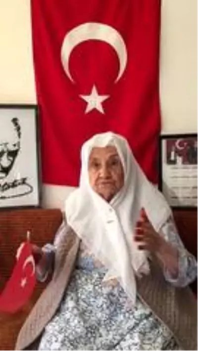 95 yaşındaki Resmiye niye 19 Mayıs'ı video ile kutladı 95 yaşındaki Resmiye niye 19 Mayıs'ı video ile kutladı
