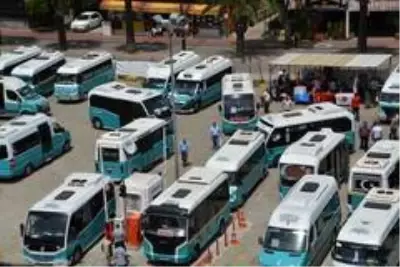 Aliağa'da sokak kısıtlamasında minibüsler dezenfekte edildi