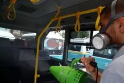 Aliağa'da sokak kısıtlamasında minibüsler dezenfekte edildi Aliağa'da sokak kısıtlamasında minibüsler dezenfekte edildi