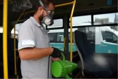 Aliağa'da sokak kısıtlamasında minibüsler dezenfekte edildi Aliağa'da sokak kısıtlamasında minibüsler dezenfekte edildi