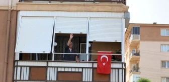 Bilecik saat 19.19'da balkonlara çıkarak İstiklal Marşı'nı okudu