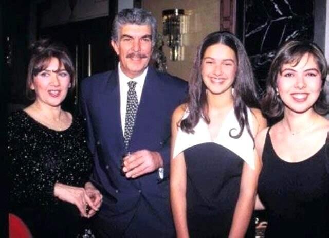 Bir kadınla evli olduğu iddia edilen Zeynep Korel'den, Bergüzar Korel'e yaylım ateşi: Ben konuşursam Bergüzar evden dışarı çıkamaz Bir kadınla evli olduğu iddia edilen Zeynep Korel'den, Bergüzar Korel'e yaylım ateşi: Ben konuşursam Bergüzar evden dışarı çıkamaz