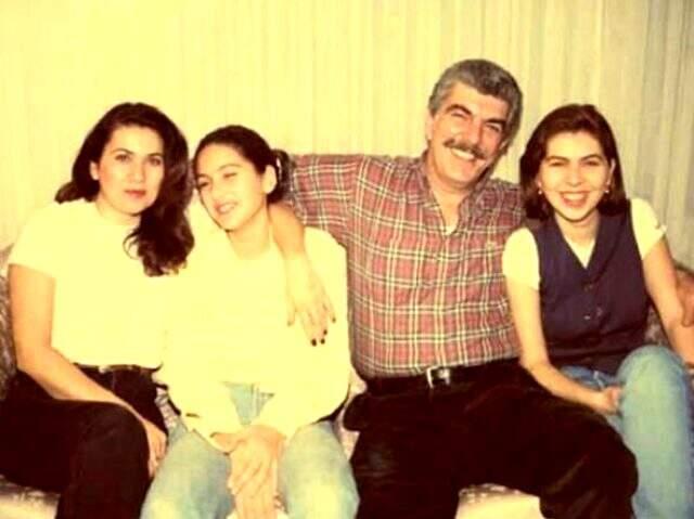 Bir kadınla evli olduğu iddia edilen Zeynep Korel'den, Bergüzar Korel'e yaylım ateşi: Ben konuşursam Bergüzar evden dışarı çıkamaz Bir kadınla evli olduğu iddia edilen Zeynep Korel'den, Bergüzar Korel'e yaylım ateşi: Ben konuşursam Bergüzar evden dışarı çıkamaz