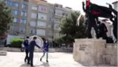 Burdur'da çelenk sunma töreni