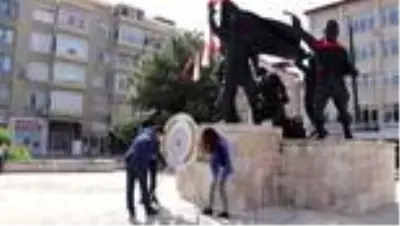 Burdur'da çelenk sunma töreni Burdur'da çelenk sunma töreni