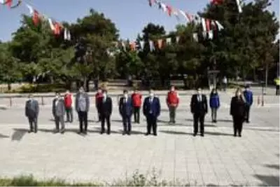 Burdur'da sosyal mesafeli Çelenk Sunma Töreni Burdur'da sosyal mesafeli Çelenk Sunma Töreni
