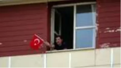Çanakkale'de karantinadaki 98 kişi saat 19.19'da İstiklal Marşı okudu