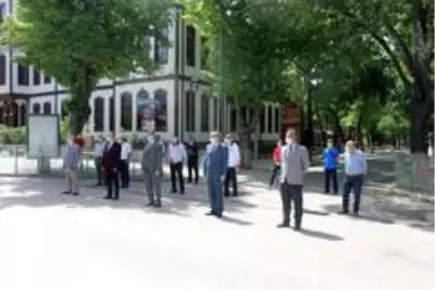 Çankırı'da sosyal mesafeli çelenk töreni