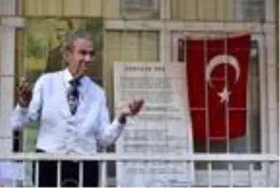 Caz sanatçısı Gencer'den akordeonlu İstiklal Marşı