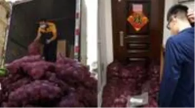 Çin'de bir kadın, kendisini aldatan sevgilisine 'Günlerce ağladım, sıra sende' notuyla 1 ton soğan gönderdi Çin'de bir kadın, kendisini aldatan sevgilisine 'Günlerce ağladım, sıra sende' notuyla 1 ton soğan gönderdi