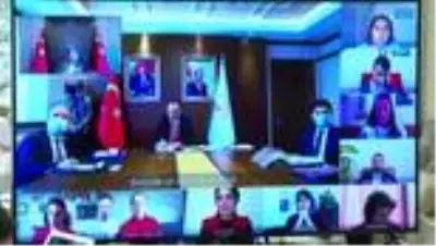 Cumhurbaşkanı Erdoğan, gençler ve sporcularla video konferans yöntemiyle görüştü (3)