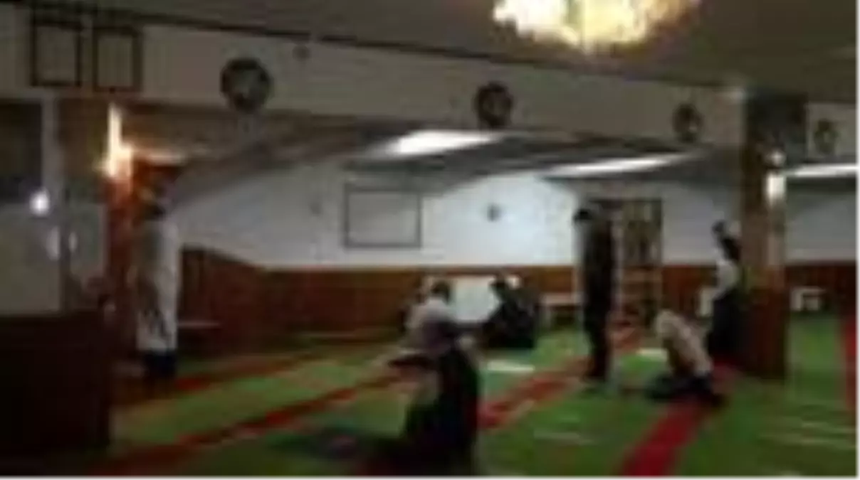 Danimarka'da camiler yeniden ibadete açıldı