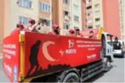 Eyüpsultan'da 19 Mayıs coşkusu balkonlarda yaşandı Eyüpsultan'da 19 Mayıs coşkusu balkonlarda yaşandı
