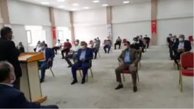 Husumetli aileler sosyal mesafeye uyup maske takarak barıştı
