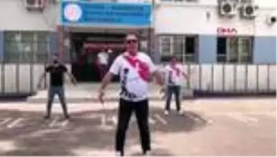 İZMİR 19 Mayıs'ı harmandalı oynayarak kutladılar İZMİR 19 Mayıs'ı harmandalı oynayarak kutladılar