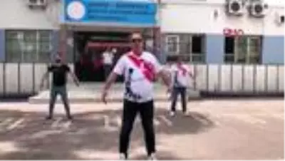 İZMİR 19 Mayıs'ı harmandalı oynayarak kutladılar İZMİR 19 Mayıs'ı harmandalı oynayarak kutladılar