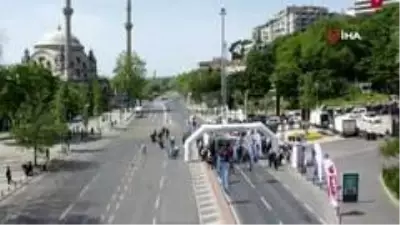 Kenan Sofuoğlu ve Toprak Razgatlıoğlu 19 Mayıs için yarıştı Kenan Sofuoğlu ve Toprak Razgatlıoğlu 19 Mayıs için yarıştı